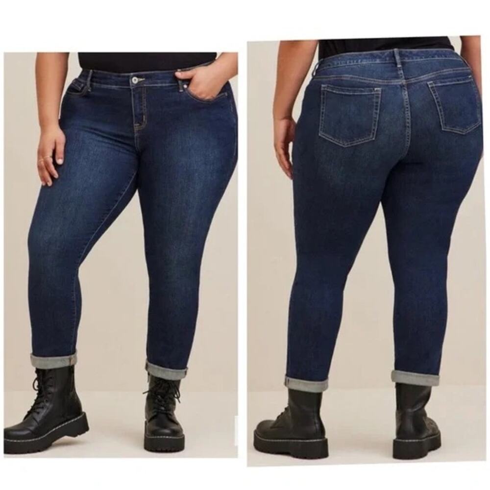 NWT TORRID Boyfriend Straight Jeans Sanded Rinse Plus 24 R